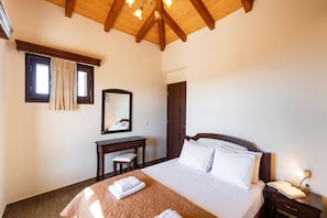 2 chambres, fer et planche à repasser, Wi-Fi gratuit, draps fournis