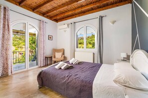 5 bedrooms, WiFi, bed sheets - Villa Yialos by Villa Plus (Ionian Islands)