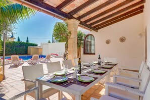 Outdoor dining - Villa Toro Playa by Villa Plus (Mallorca)