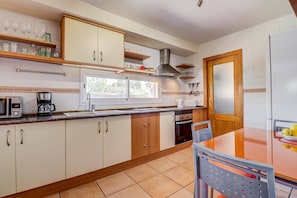 Microwave, dishwasher, coffee/tea maker