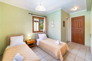 2 bedrooms, iron/ironing board, free WiFi, bed sheets