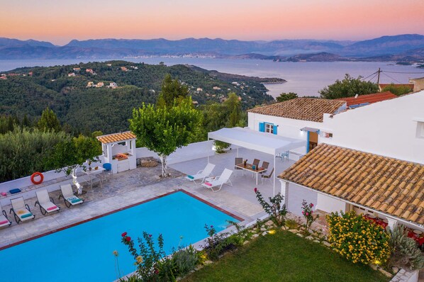 Pool - Villa Rastoni by Villa Plus (Ionian Islands)
