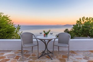 Outdoor dining - Villa Rastoni by Villa Plus (Ionian Islands)