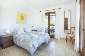 3 chambres, fer et planche à repasser, Wi-Fi gratuit, draps fournis