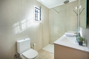 Hair dryer, towels - Villa Judith by Villa Plus (Cala d'Or)