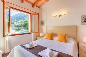 3 bedrooms, iron/ironing board, free WiFi, bed sheets - Villa Rabasso by Villa Plus (Pollença)