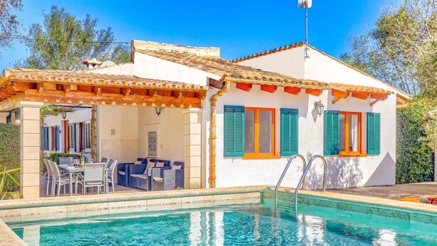 A poolside villa with a pool, outdoor seating, and a pergola. - Villa Rabasso by Villa Plus (Pollença)
