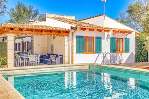A poolside villa with a pool, outdoor seating, and a pergola. - Villa Rabasso by Villa Plus (Pollença)