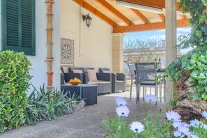 Outdoor dining - Villa Rabasso by Villa Plus (Pollença)