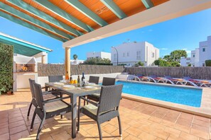 Outdoor dining - Villa Angel Luis by Villa Plus (Cala d'Or)
