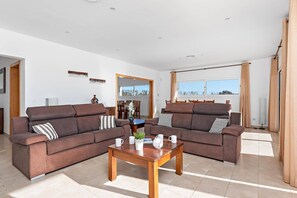 Living area - Villa India II by Villa Plus (Sant Lluís)