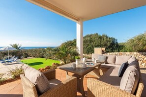 Outdoor dining - Villa India II by Villa Plus (Sant Lluís)