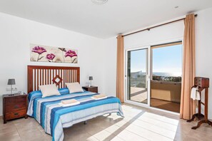 3 bedrooms, WiFi, bed sheets - Villa India II by Villa Plus (Sant Lluís)