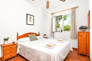 4 chambres, fer et planche à repasser, Wi-Fi gratuit, draps fournis