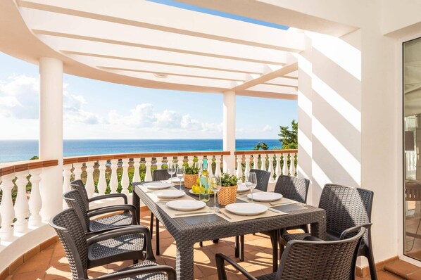 Outdoor dining - Villa Casa Bonita by Villa Plus (Alayor)