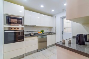 Microwave, dishwasher