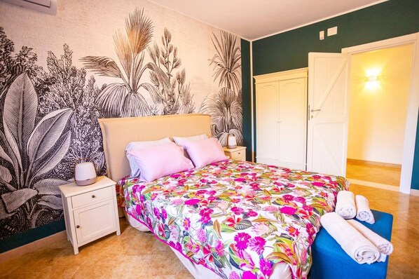 4 bedrooms, iron/ironing board, free WiFi, bed sheets