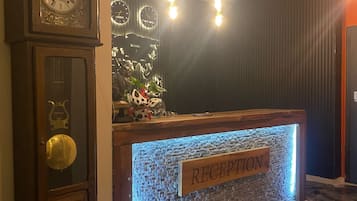 Quầy tiếp tân
