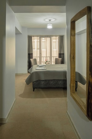 Studio Suite | Desk, soundproofing, free WiFi