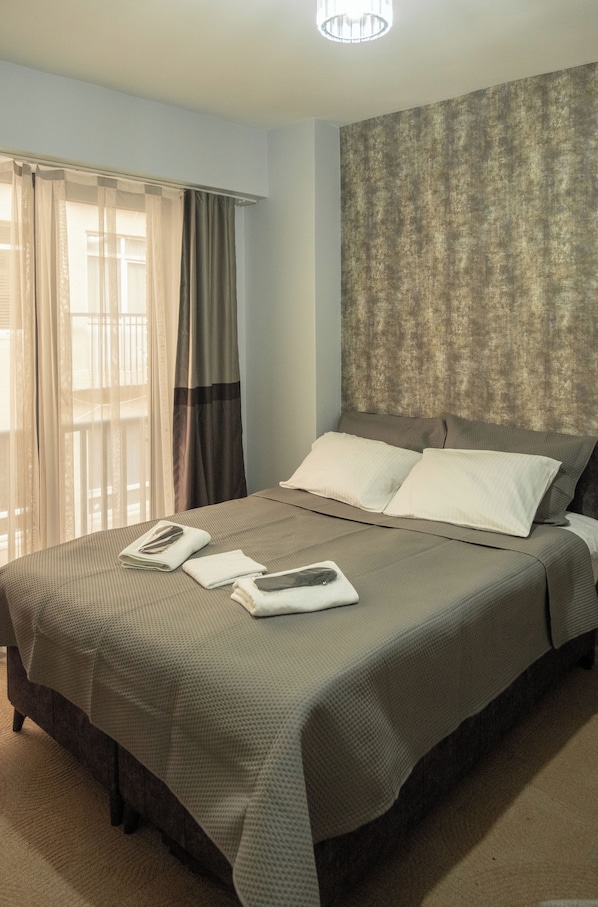 Studio Suite | Desk, soundproofing, free WiFi