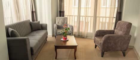Family Apartment | 1 bedroom, desk, soundproofing, free WiFi