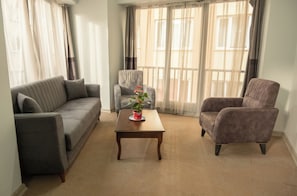 Family Apartment | Desk, soundproofing, free WiFi