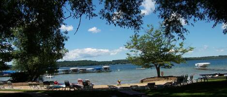 المنطقة المحيطة بالمنشأة