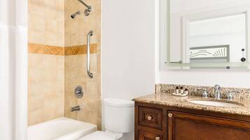 Hiustenkuivaaja, pyyhkeet, saippua, vessapaperi