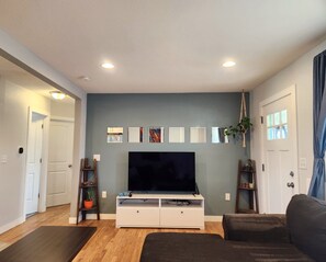 Smart TV, computer monitors