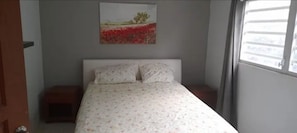 3 bedrooms, desk, iron/ironing board, free WiFi