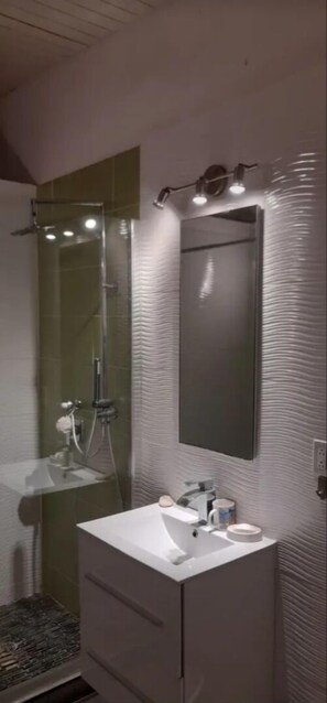 Towels, soap, toilet paper