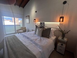 2 bedrooms, in-room safe, desk, iron/ironing board - NEW LISTING! Santa Gema: You home away from home in Laureles, Medellin. (Medellín)