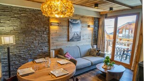 TV - 50m from ski slopes, 3rd floor, fitness, swimming pool, sauna, balcony, fireplace or stove, tv (Les Orres)