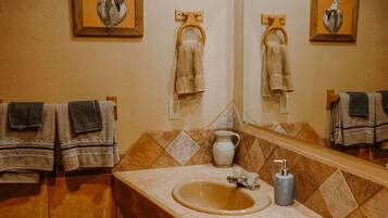 Dusche, Handtücher, Toilettenpapier