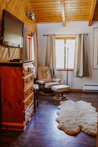 Cozy Mountain Duplex Cabin at The Ranch Retreat