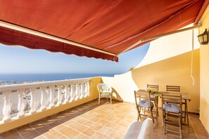 Outdoor dining - Casa Ana (Costa Adeje)