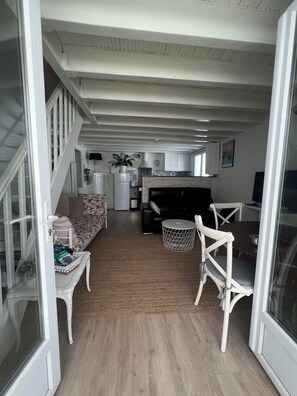 Smart TV, books - Cosy little house with terrace (Marseille)