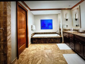 Shower, hair dryer, towels, soap - Ritz-Carlton Club, Vail, Two Bedroom Residence (Vail)