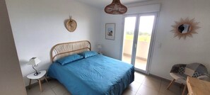 2 bedrooms, desk, free WiFi, bed sheets