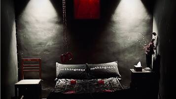 1 bedroom, bed sheets