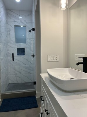 Shower, towels, soap, shampoo - Rooftop City Views + Firepit • BeltLine Access • 3BR Townhome • Private Garage (Atlanta)