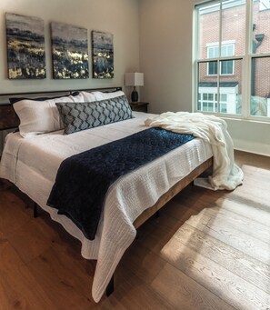 3 bedrooms, WiFi, bed sheets - Rooftop City Views + Firepit • BeltLine Access • 3BR Townhome • Private Garage (Atlanta)