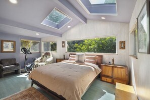 3 soverom, safe på rommet, wi-fi (inkludert) og sengetøy