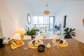 Dining - Stylish Dubai stay with stunning Marina views (Dubai Marina)