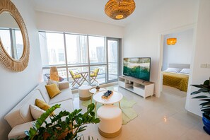 TV - Stylish Dubai stay with stunning Marina views (Dubai Marina)