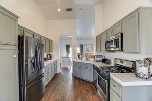 Fridge, microwave, stovetop, dishwasher - Spacious Las Vegas Home w/ Private Pool + Hot Tub (Las Vegas)