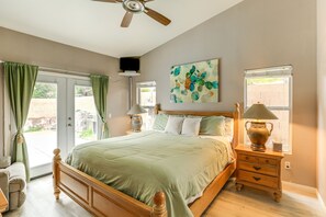 3 bedrooms, desk, iron/ironing board, travel cot - Spacious Las Vegas Home w/ Private Pool + Hot Tub (Las Vegas)