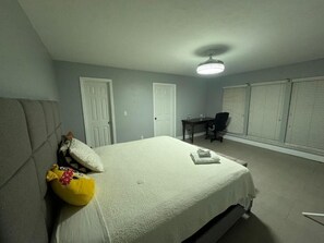 3 camere, una scrivania, ferro/asse da stiro, Wi-Fi