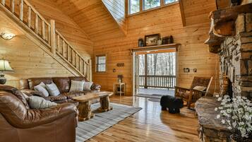 Smart TV, chimenea, videojuegos, futbolito