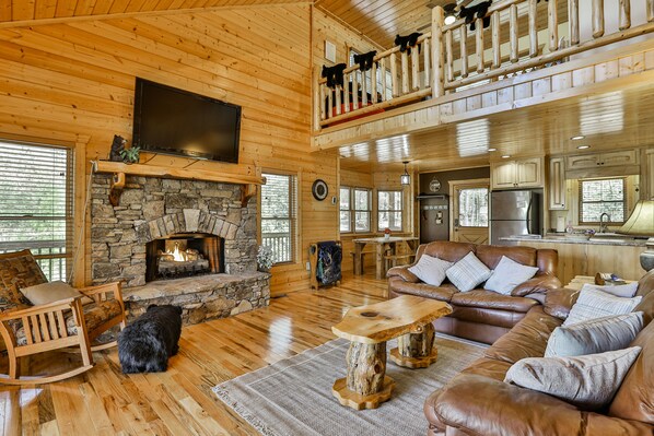 Smart-tv, eldstad, tv-spel och bordsfotboll